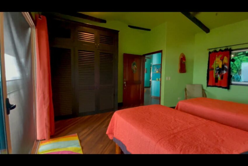 f6d40632-428d-463b-829d-08c85ad1f8f1