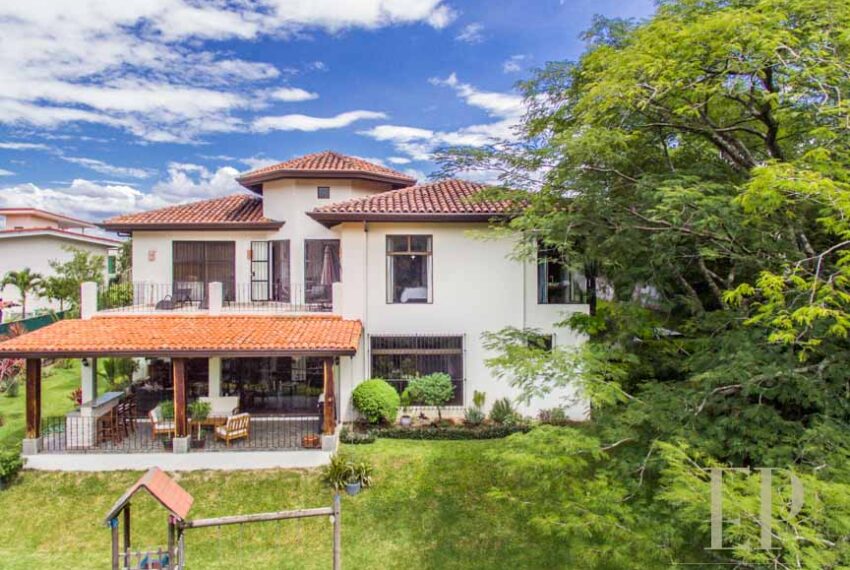 Beautiful home for sale Guachipelin Escazu